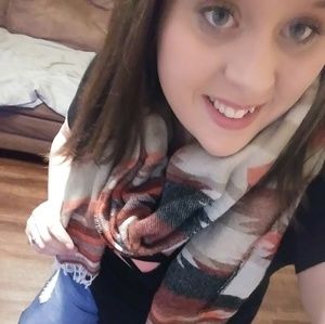 Meet your Posher, Leah